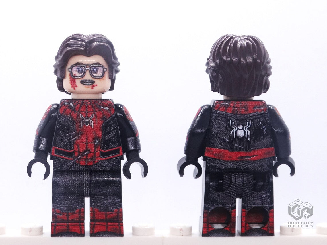 Spider-Man Battle-Damaged Black and Red suit, Far From Home | Adult Collectible Minifigure 15+